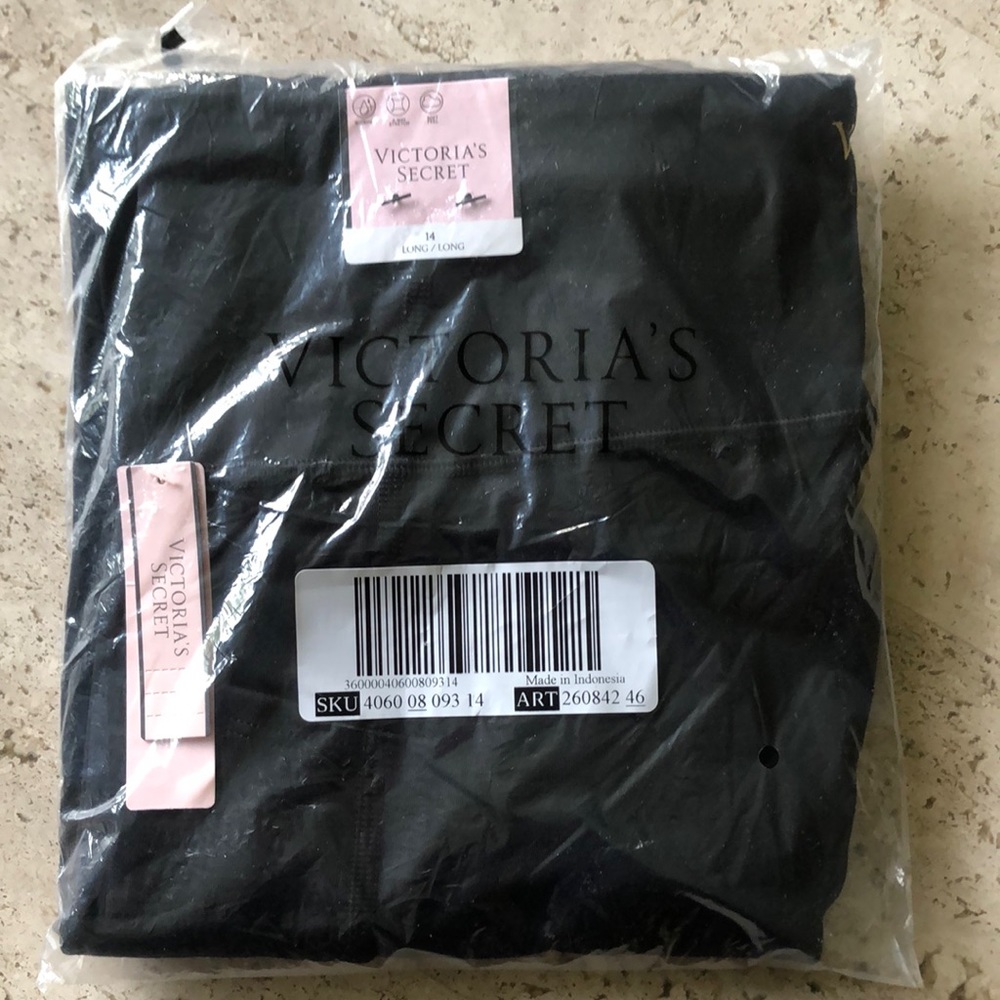 Victoria’s Secret black leggings size 14 long NWT